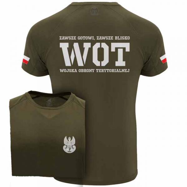 Wiele osób nosi koszulkę pod ubraniem wierzchnim