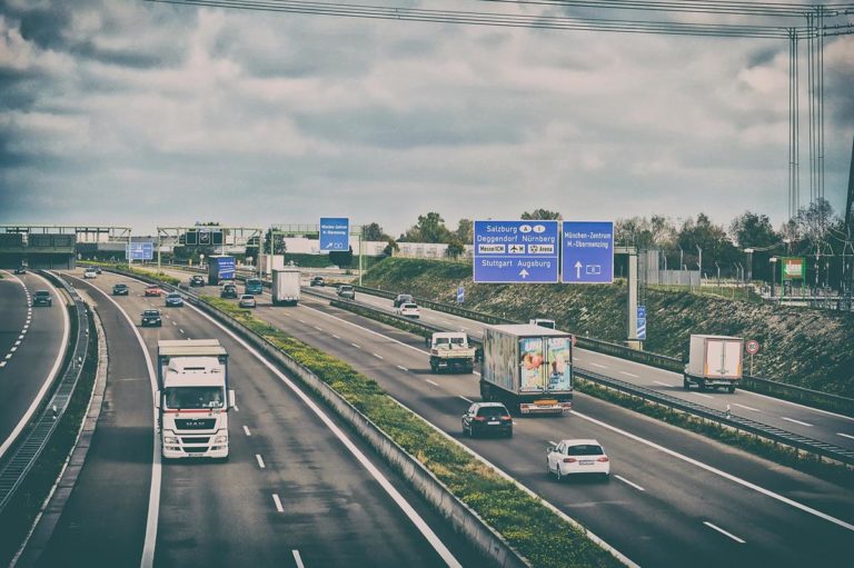 Ciężarówki Używane w Ofercie Grupy DBK – Przewodnik dla Początkujących